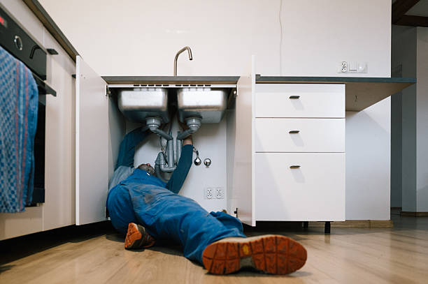 Professional Emergency Plumber technician working in Port Salerno, FL